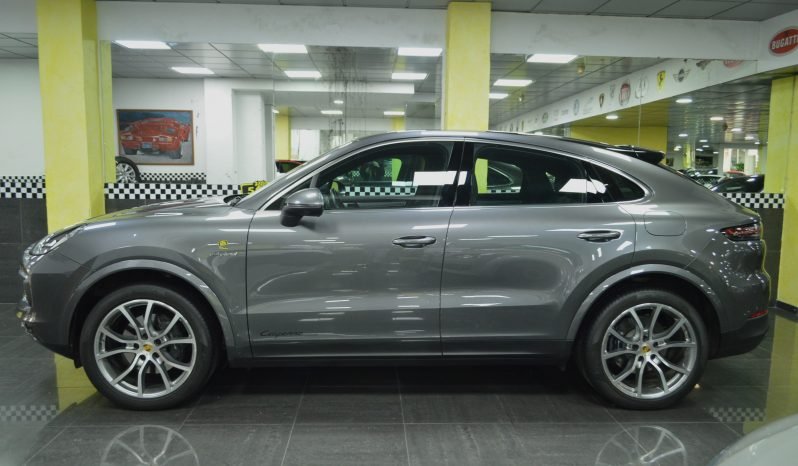 
								Porsche Cayenne Coupé E-Hybrid full									