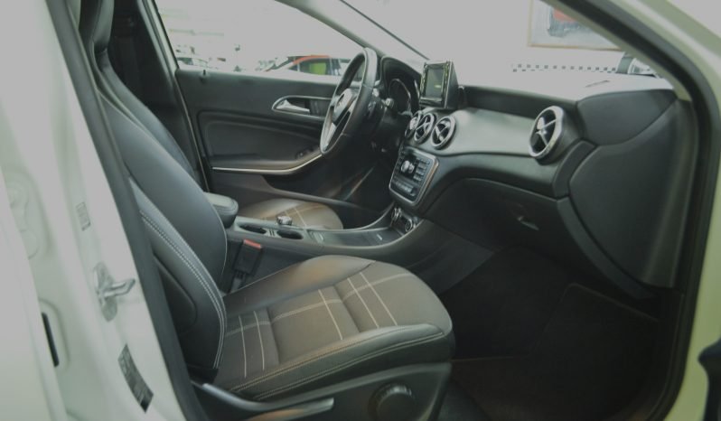 
								Mercedes-Benz GLA 200 CDI Urban full									