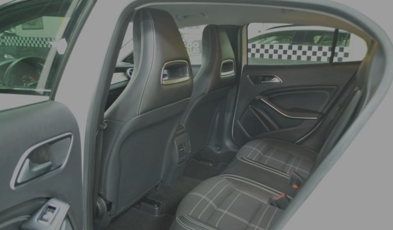 
								Mercedes-Benz GLA 200 CDI Urban full									